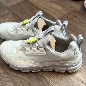 On Running Womens light mint/ gray shoes